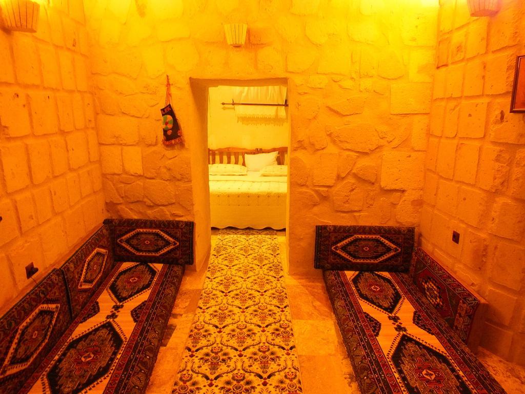 Dilek Tepesi Cave Hotel أيواليه الغرفة الصورة