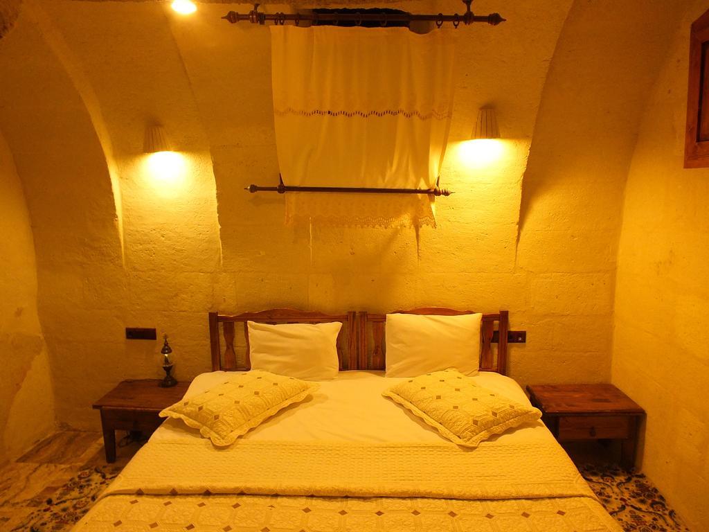 Dilek Tepesi Cave Hotel أيواليه الغرفة الصورة