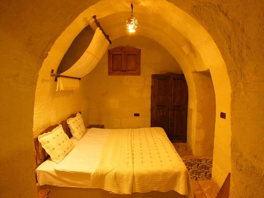 Dilek Tepesi Cave Hotel أيواليه الغرفة الصورة