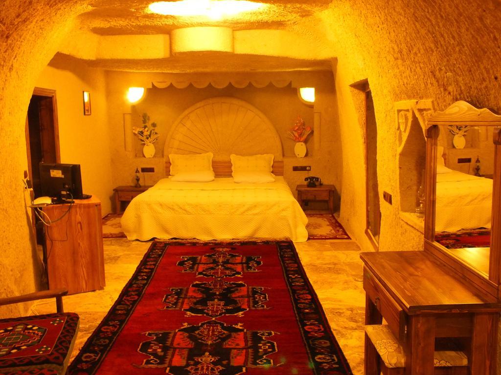 Dilek Tepesi Cave Hotel أيواليه الغرفة الصورة