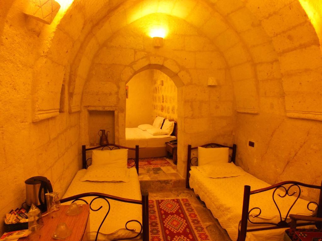 Dilek Tepesi Cave Hotel أيواليه الغرفة الصورة
